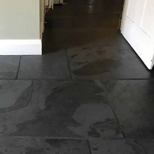 Natural stone Raven Black Chipped edge